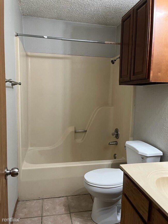 2 br, 1 bath Duplex 2728 McRay Avenue Townhome Rentals in