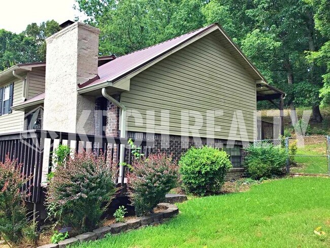Building Photo - 716 Brookview Dr