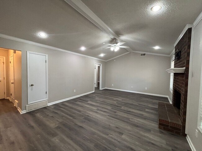 Building Photo - 3104 Ingleside Dr