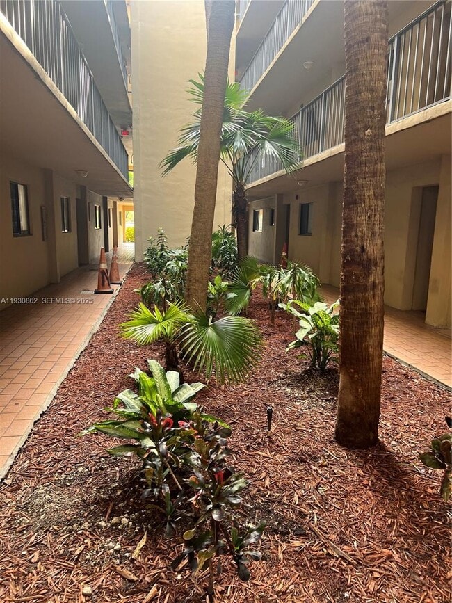 Foto del edificio - 8635 NW 8th St