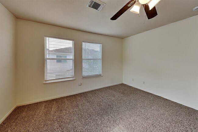 Foto del edificio - 5018 Woodland Meadows Ln