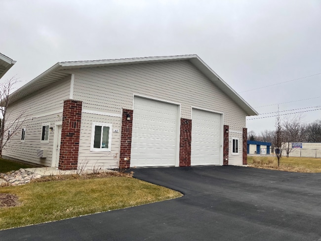 Building Photo - 363 E Oak St