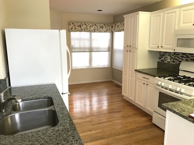 Foto del edificio - Murray Hill Courtyard Home!!! Light and Br...