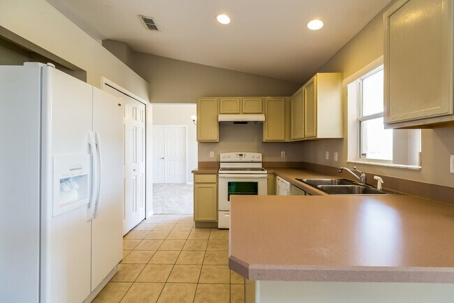 Building Photo - 1480 Muir Cir