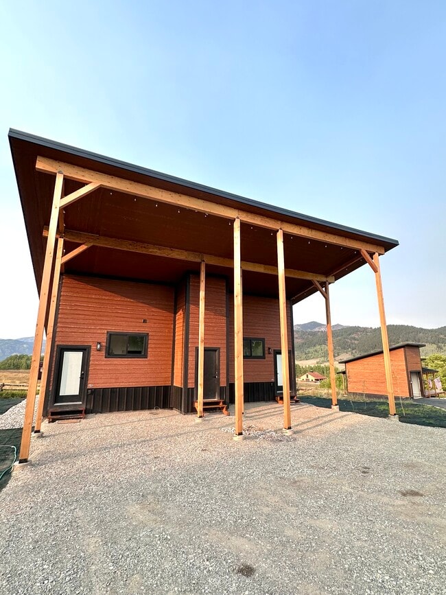 Building Photo - 53 Riverview Cir