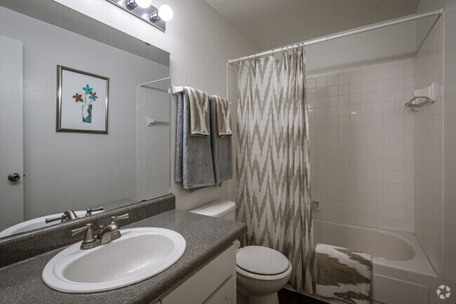 3BR, 2.5BA - 1,750SF - Woodlake on the Bayou Apartments