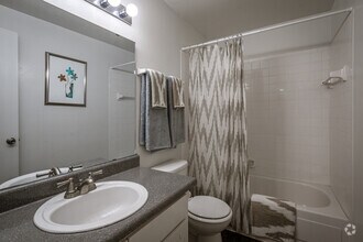3BR, 2.5BA - 1,750SF - Woodlake on the Bayou Apartments