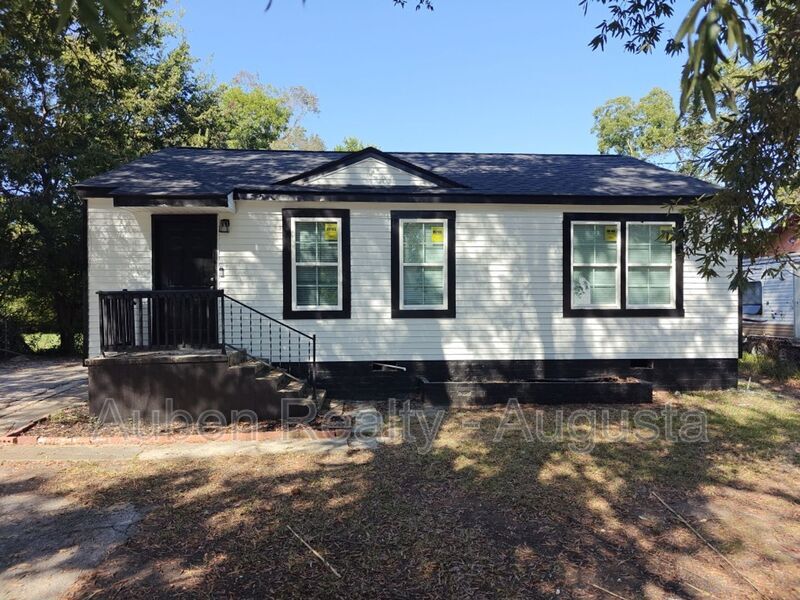 Foto principal - 2524 Rhodes Dr