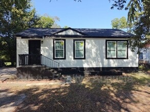 Building Photo - 2524 Rhodes Dr