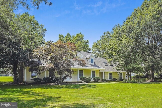 Foto del edificio - 2906 Cox Neck Rd E