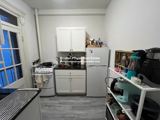 Building Photo - 52 Charlesgate E