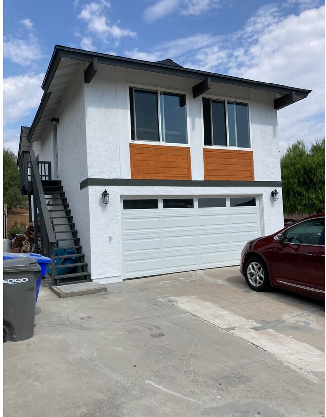 Foto principal - 3 bedroom 3 bathroom home in Lemon Grove! ...