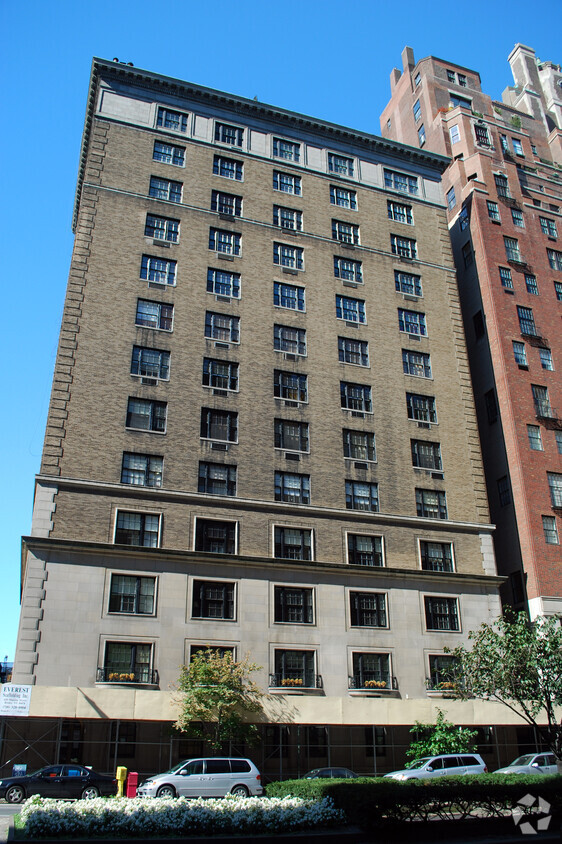 Park Avenue side - 760 Park Ave