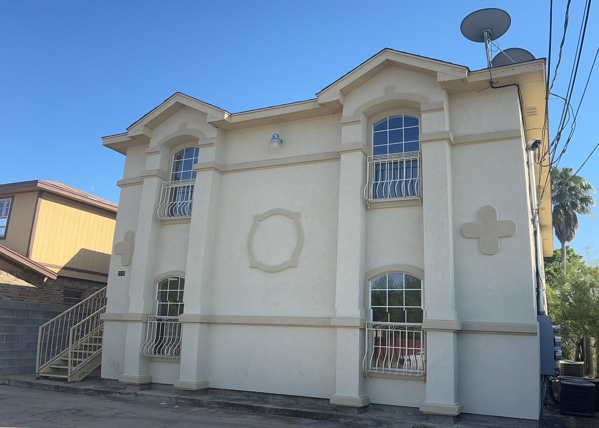 Primary Photo - 2115 Cross St