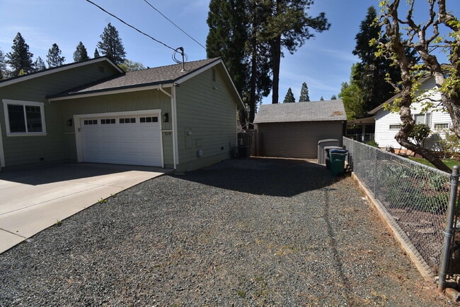 Building Photo - Desirable Grass Valley Home Close to Park