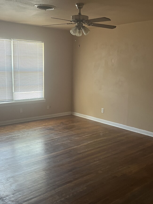 Building Photo - 1409 Redondo Drive