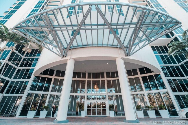 Foto del edificio - 19111 Collins Ave