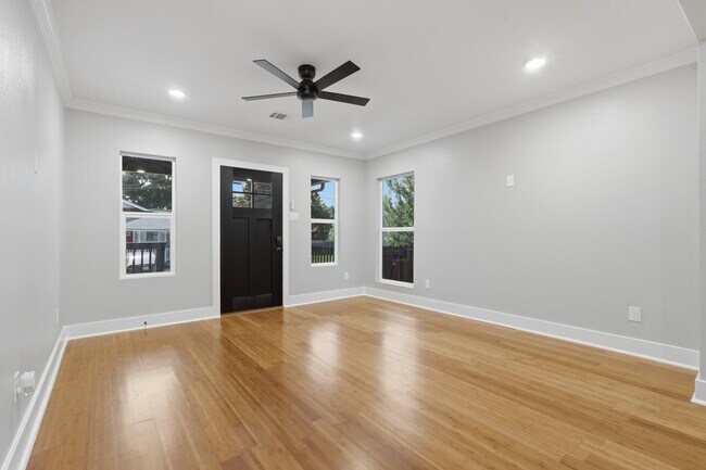 Building Photo - 105 Opal Ct