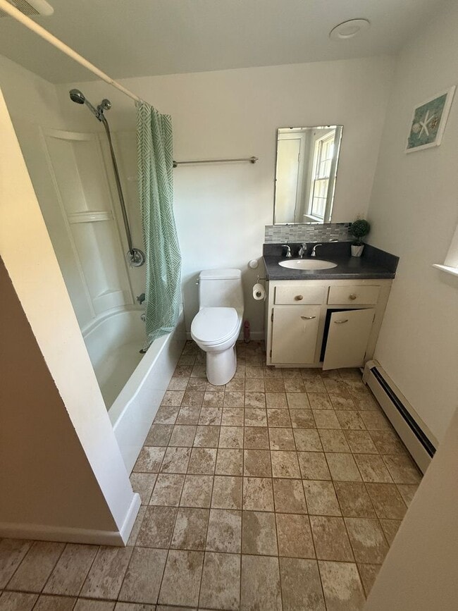 Foto del edificio - A second floor 1 bed/bath unit, in a multi...