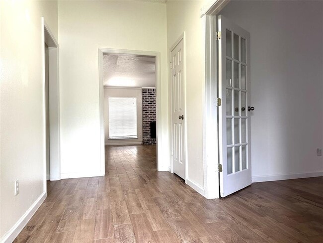 Building Photo - 14919 Mesita Dr