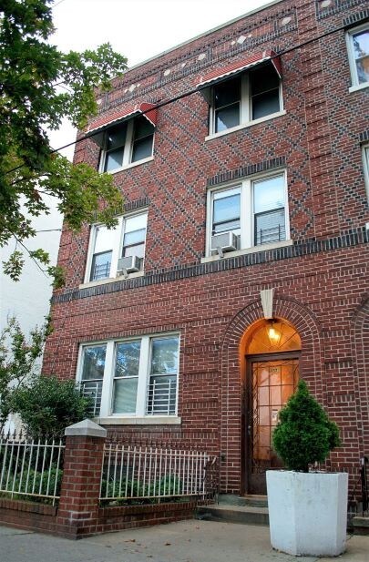 Building Photo - 45-19-19 45th St