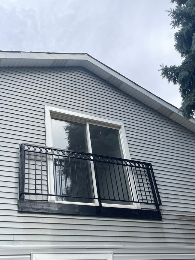 Building Photo - 4415 S Keeler Ave