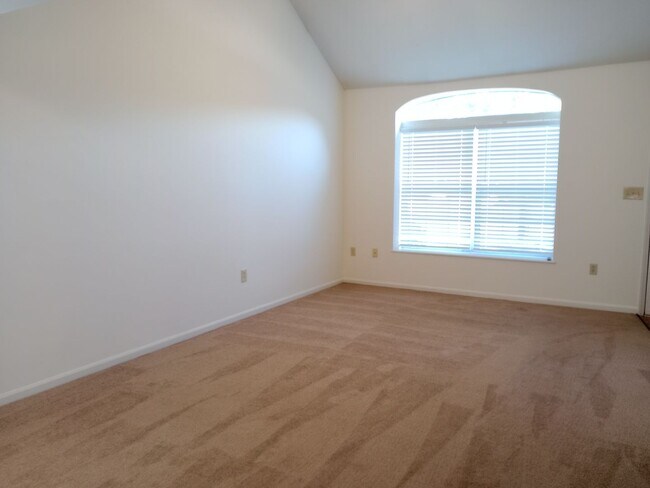 Foto del edificio - 2416-2418 Calder Ct.