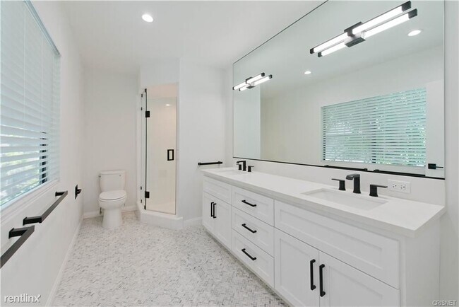 Building Photo - 2 br, 2.5 bath House - 4441 Saugus Ave