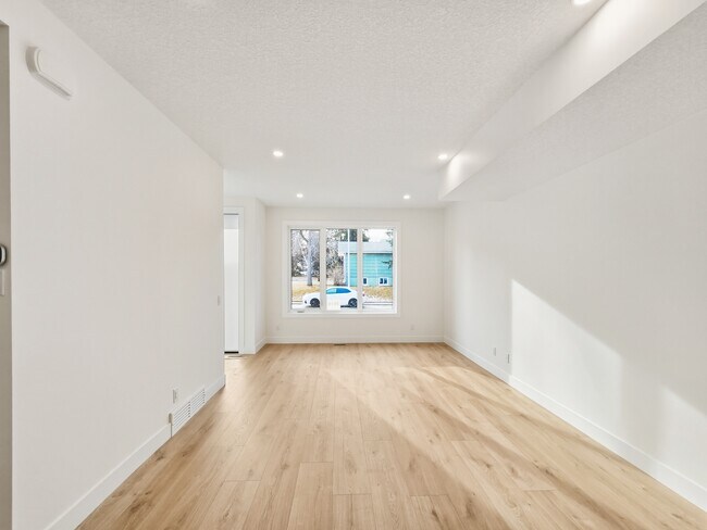 Building Photo - 2616-2628 Avenue SW