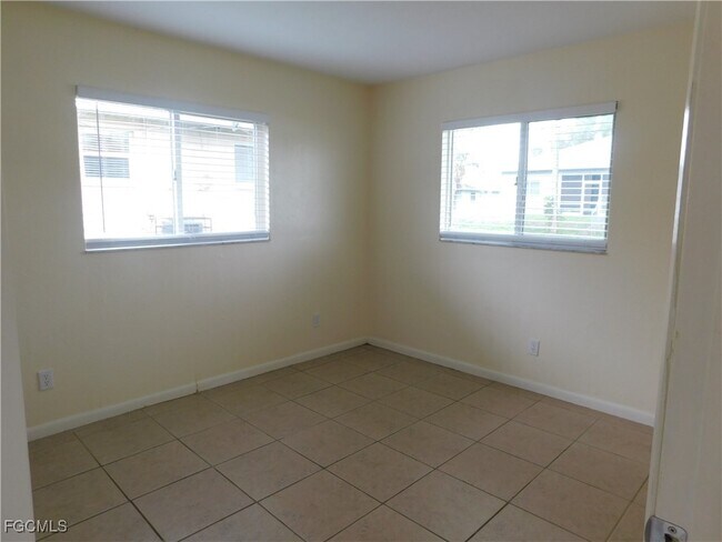 Foto del edificio - 606 Hancock Bridge Pkwy