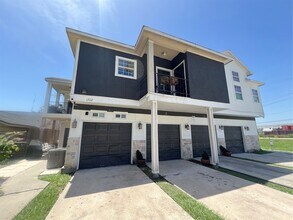 Building Photo - 13117 Vickery St