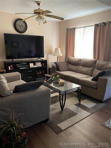 Foto del edificio - 630 Longfellow Dr