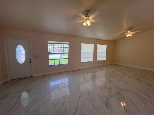 Foto del edificio - 7926 Burlwood Ln