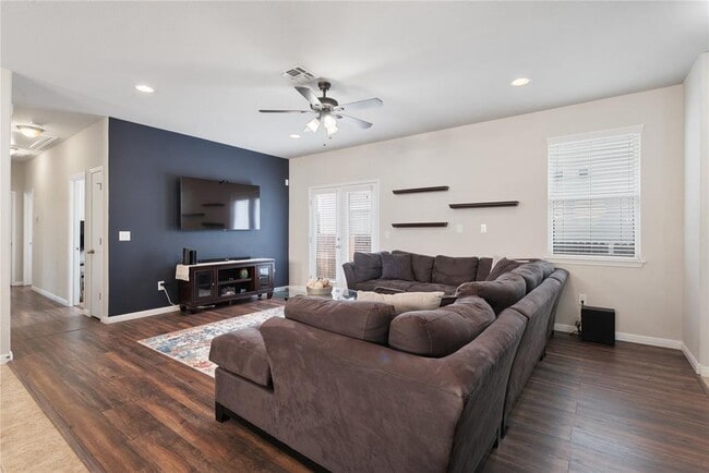 Building Photo - 213 Sambar Dr