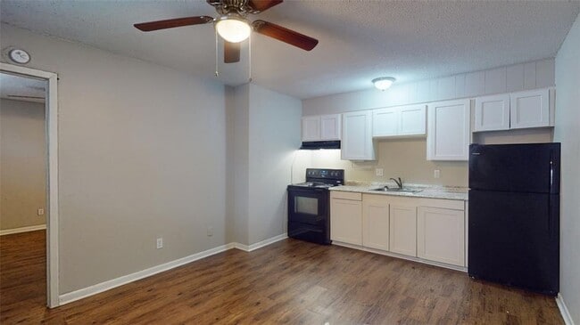 Building Photo - 500 Foch St
