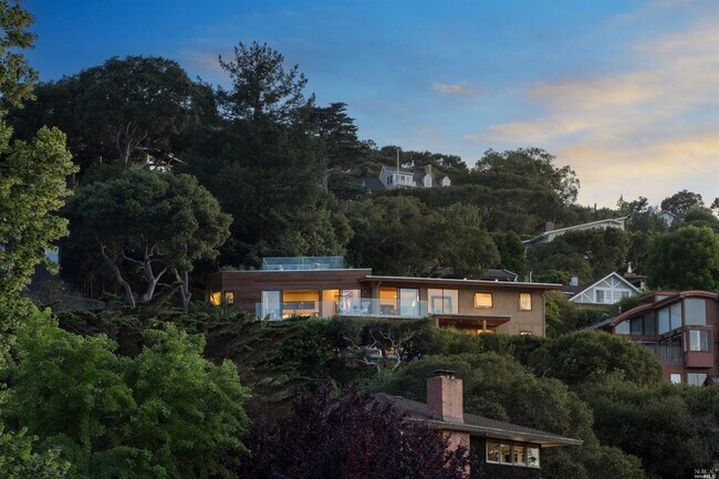 Foto del edificio - 105 Acacia Ave