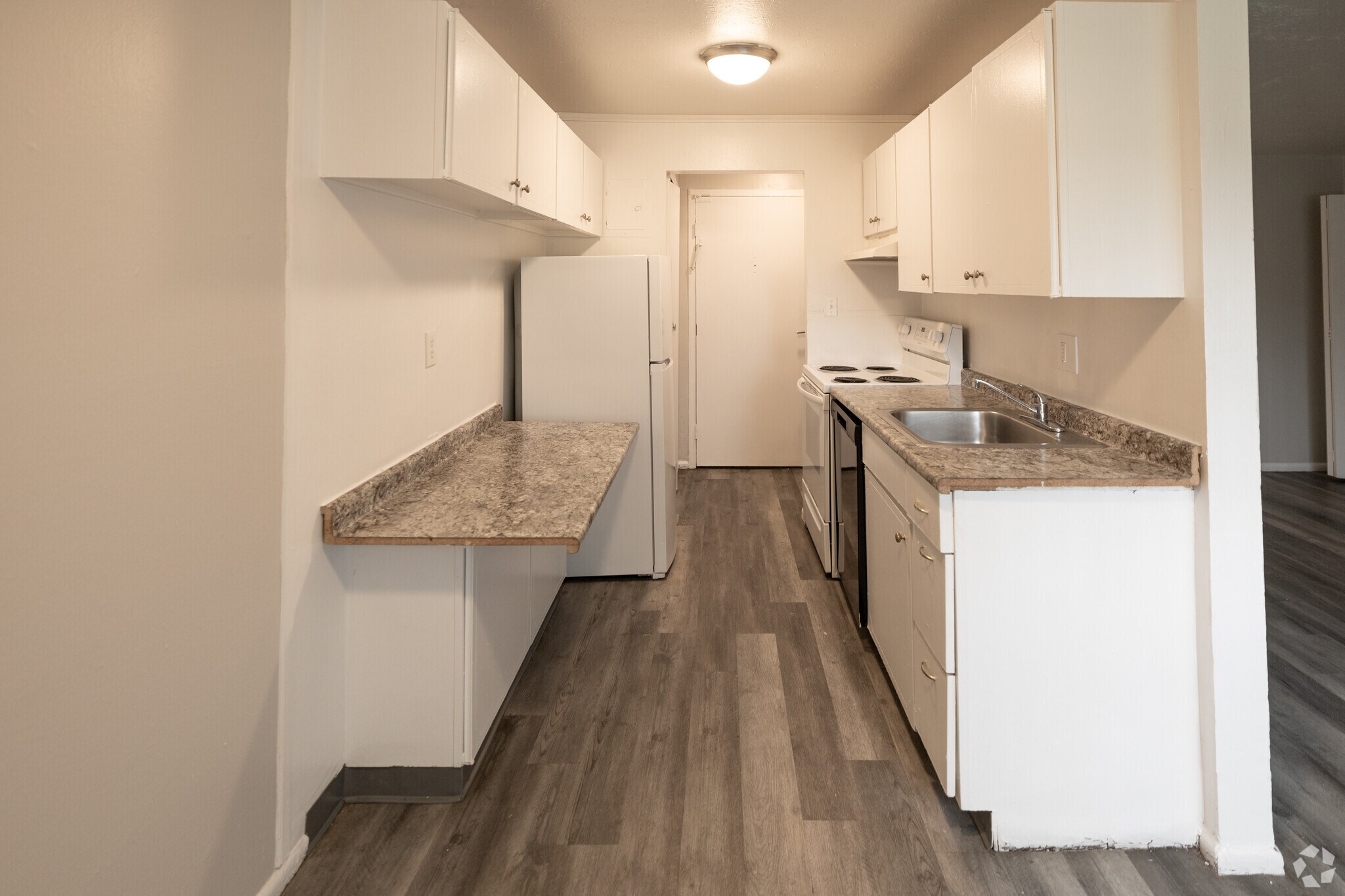 Dorchester Village Apartments – photo 3