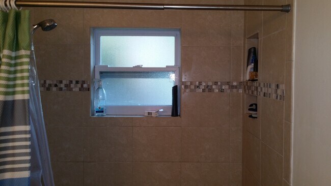 Baño completo 2 - 2541 Waldemere St