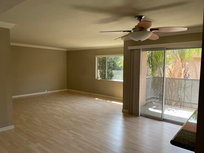 Building Photo - 400 S Sunrise Way