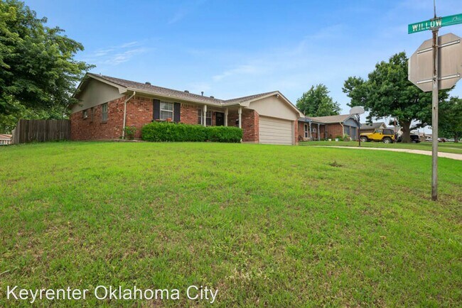 Foto del edificio - 3 br, 2 bath House - 220 E Beech Ave