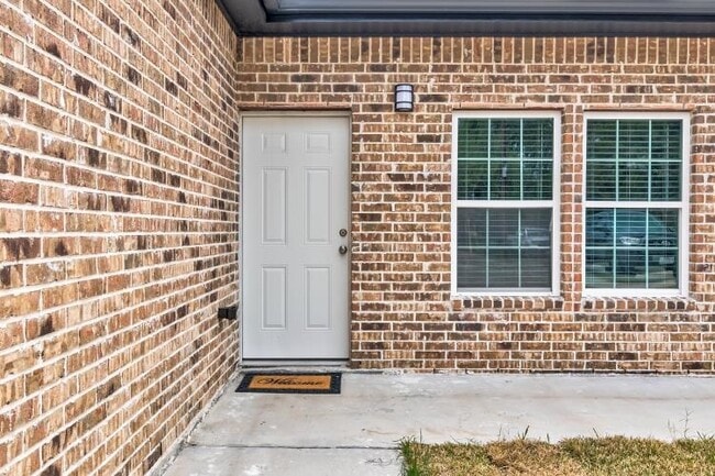 Building Photo - 2923 Pecos St