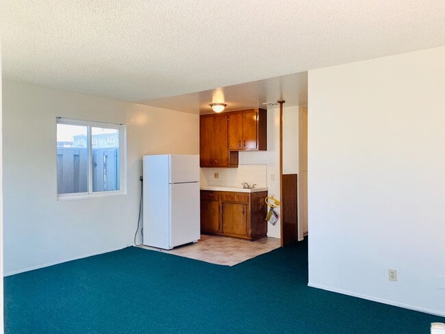 Building Photo - LOCATED IN THE HEART OF MISSION BEACH RIGH...