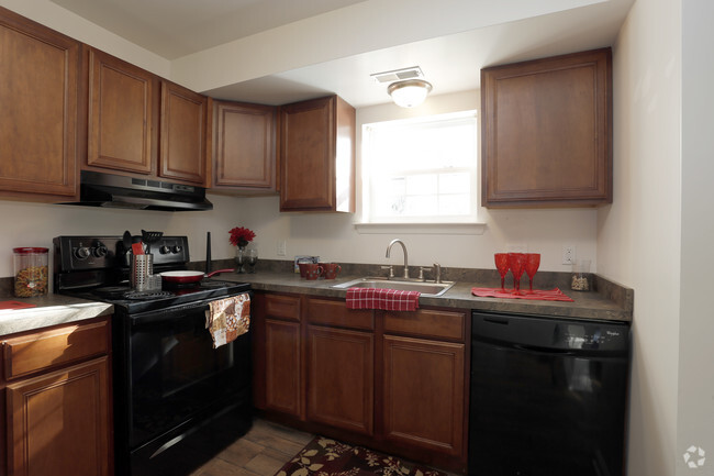 Ample Counter Space - Parktowne Townhomes