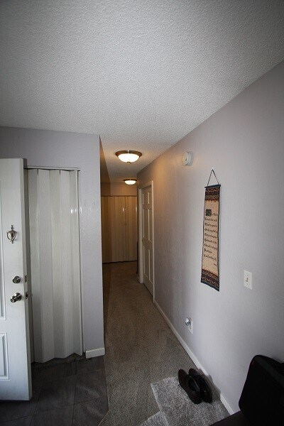 Building Photo - 2 Bedroom Condo close to JBER!
