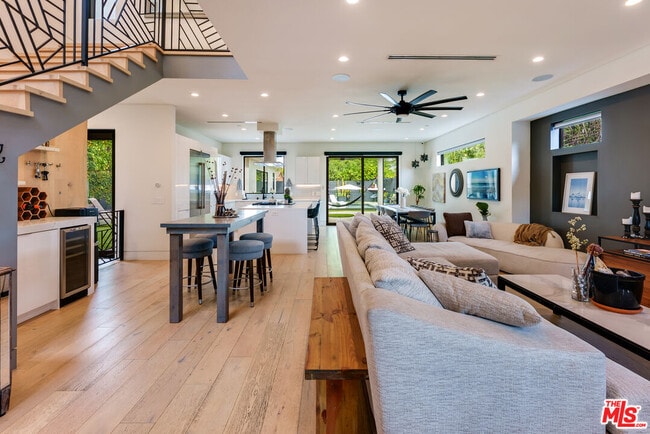 Foto del edificio - 18589 Linnet St