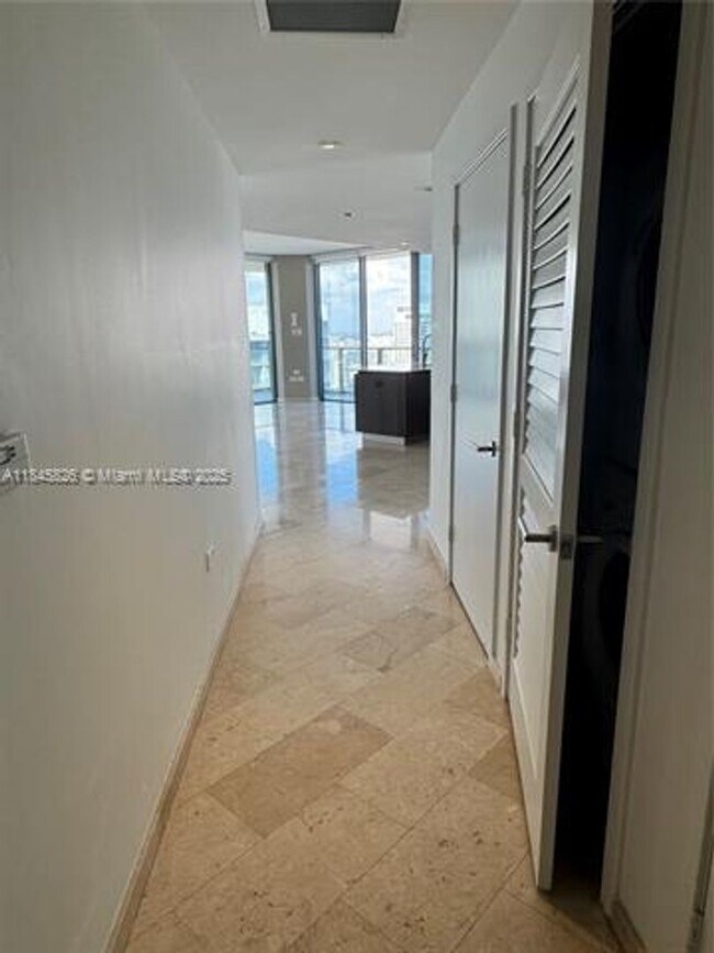 Foto del edificio - 88 SW 7th St