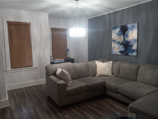 Building Photo - 628 William St