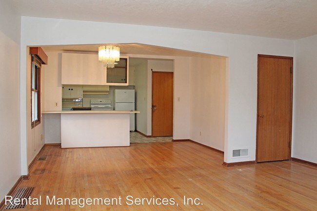 Building Photo - 11 NE 56th Ave