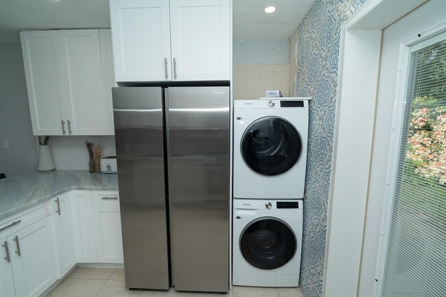 Building Photo - 1328 NE 1st Ave.