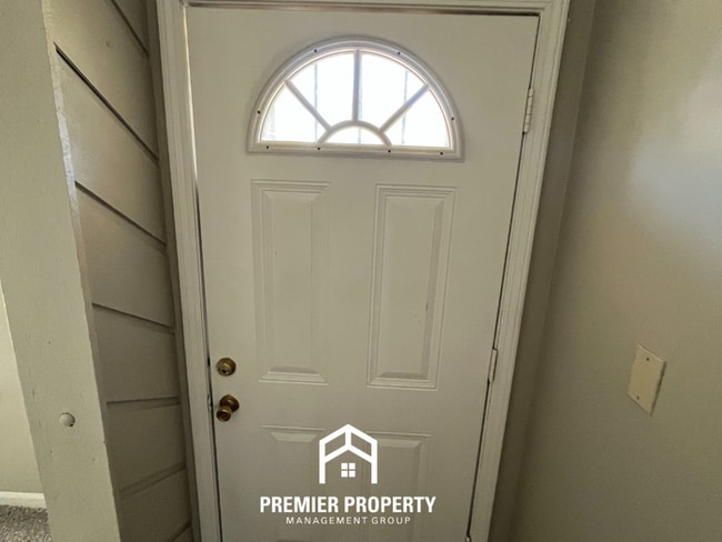 Building Photo - 4847 Daphne Rd